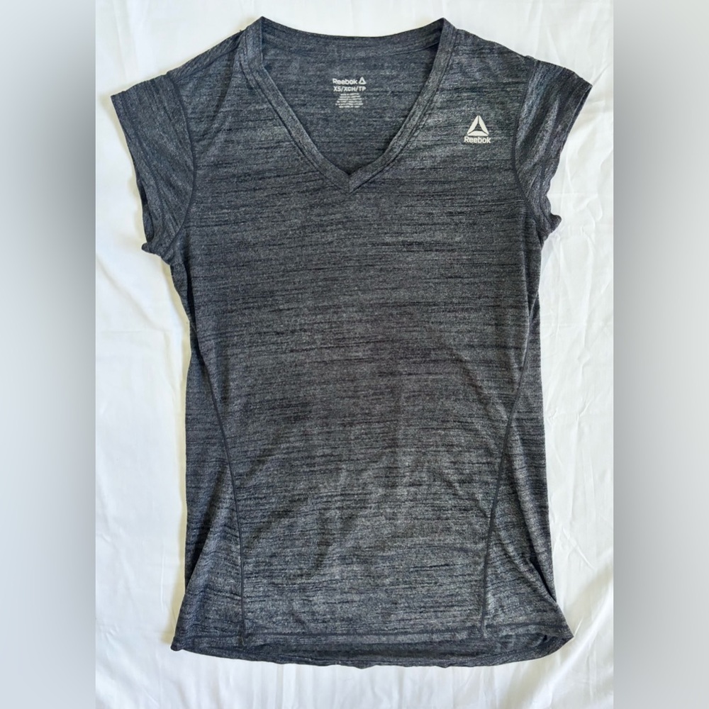 Reebok Women’s V Neck Athletic Tee in Marbled Charcoal Grey Sz XS